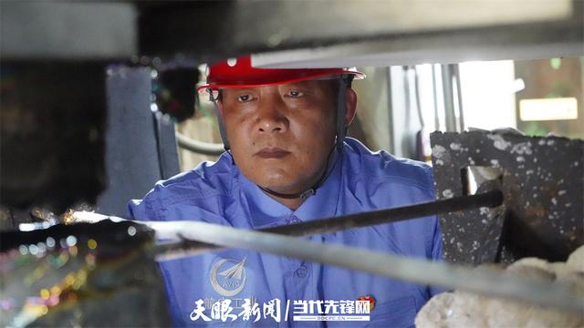 贵州工匠陈小林：与炉为伴淬匠心 为国铸“剑”真英雄(图1)