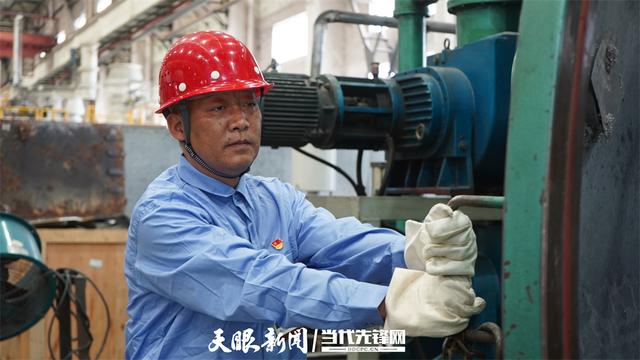 贵州工匠陈小林：与炉为伴淬匠心 为国铸“剑”真英雄(图3)