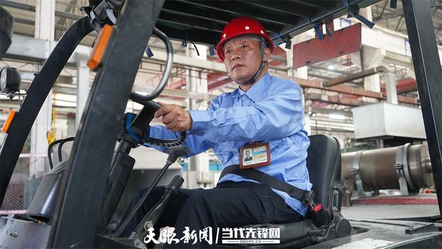 贵州工匠陈小林：与炉为伴淬匠心 为国铸“剑”真英雄(图2)