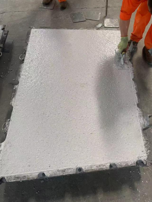为提高浇注质量联合荣大在连铸中间包挡渣墙的创新研究可圈可点(图2) 为提高浇注质量联合荣大在连铸中间包挡渣墙的创新研究可圈可点(图2)